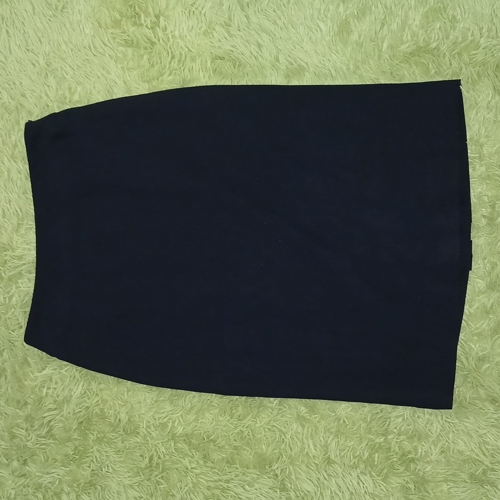Ann‎ Taylor women's Black pencil skirt pleated back slit Size 4